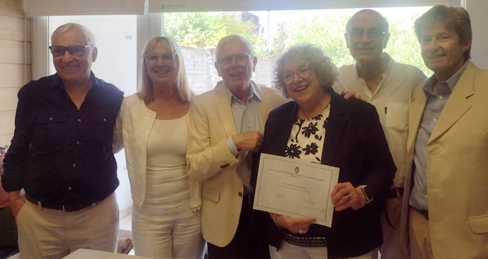 Cambio de autoridades y entrega de medallas